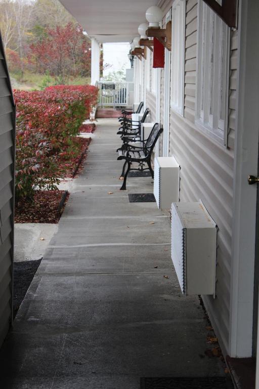 Berkshire Travel Lodge Canaan Exterior foto