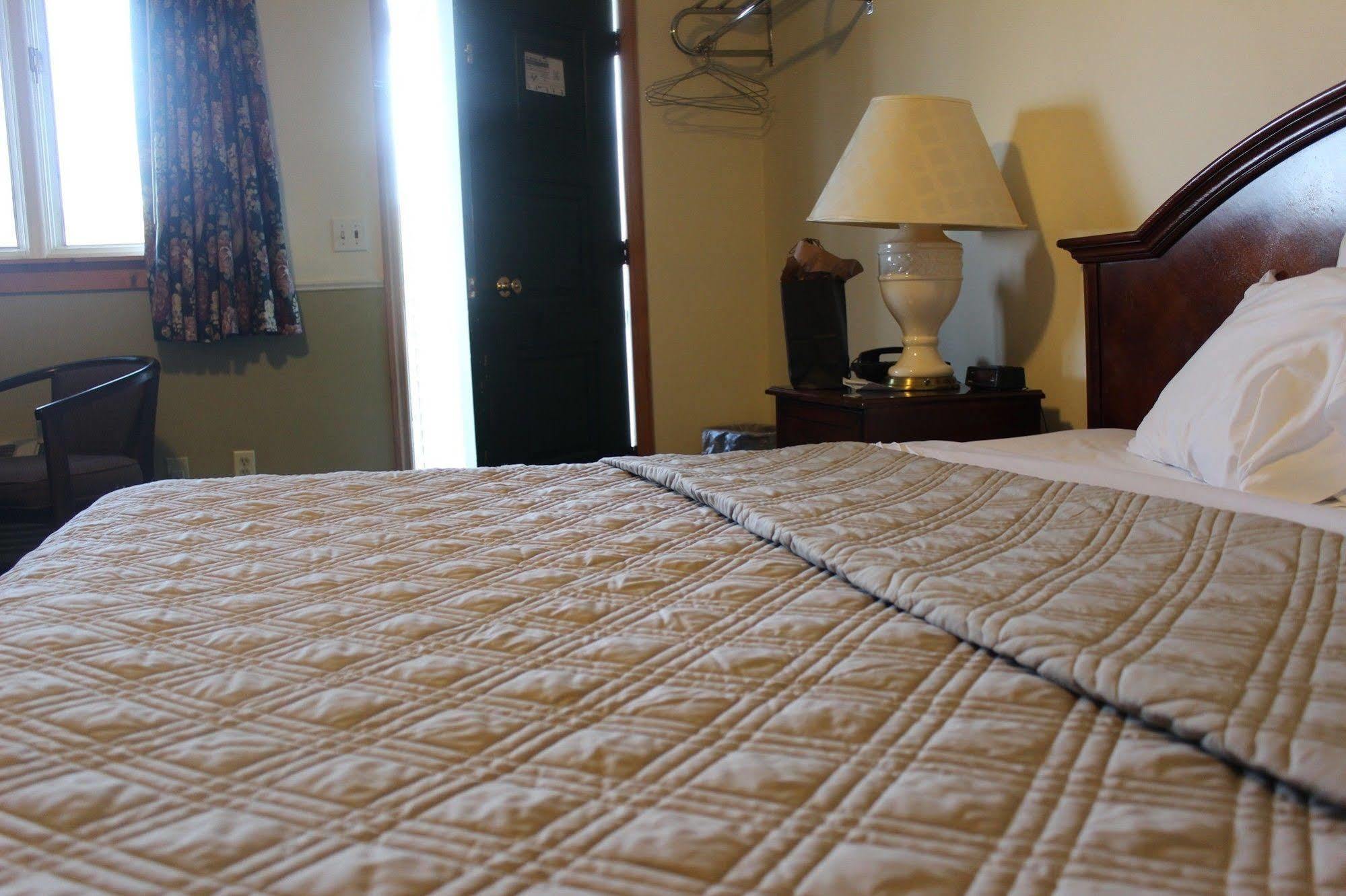 Berkshire Travel Lodge Canaan Exterior foto